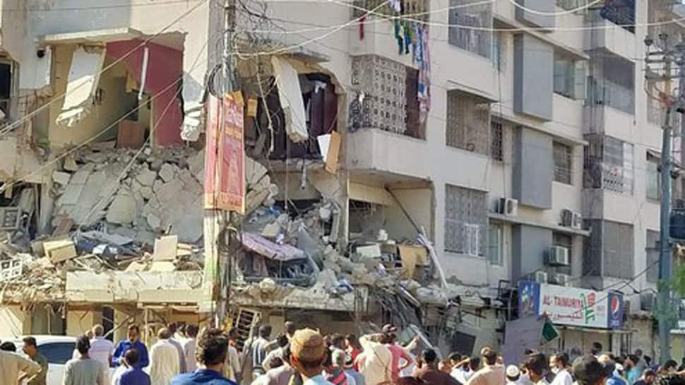 3 dead, 15 injured in Karachi blast as &#039;civil war&#039; like situation emerges in Pakistan