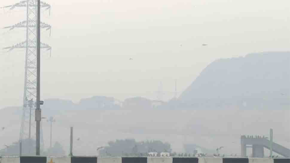 Delhi gasps for air as stubble burning continues; AQI &#039;severe&#039; in Ghaziabad, Noida