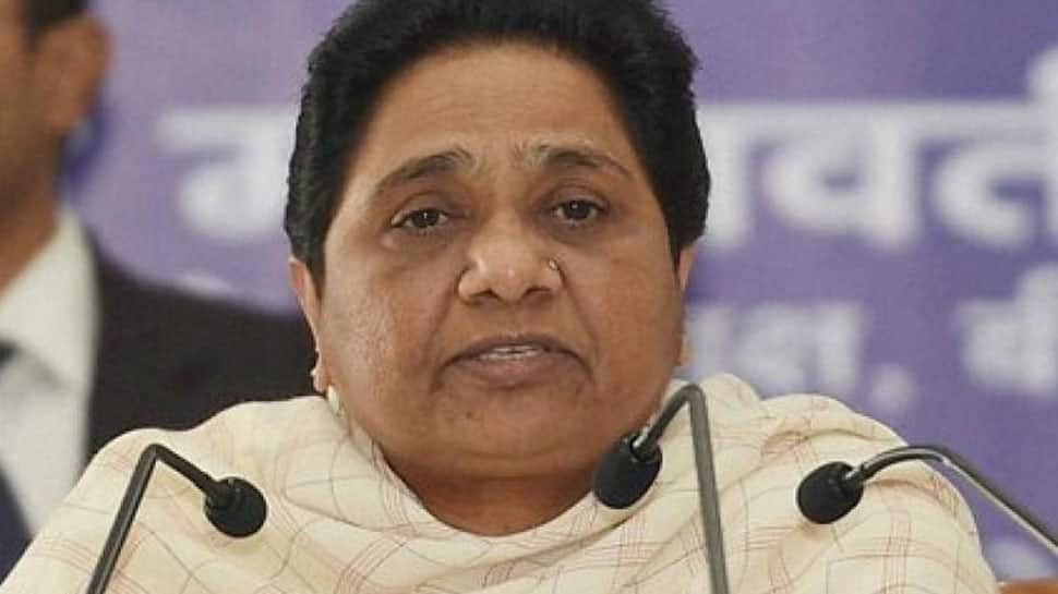 Revolt in Mayawati&#039;s party, 5 BSP MLAs join Akhilesh Yadav-led Samajwadi Party