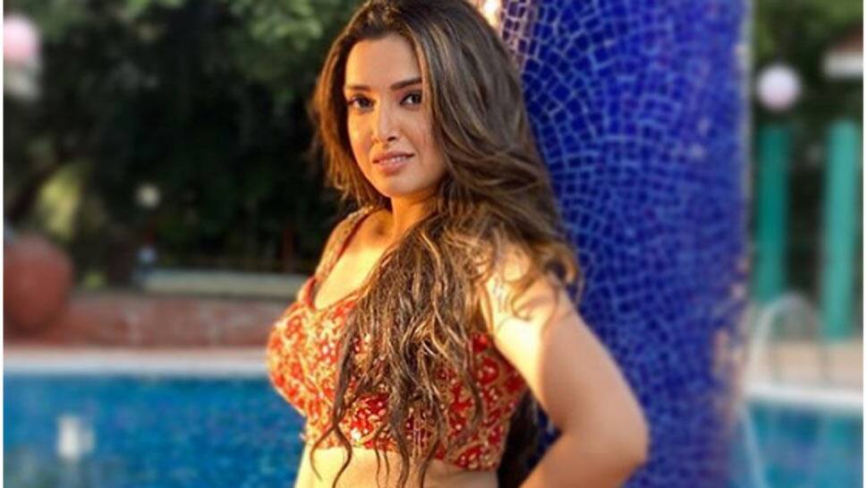 Bhojpuri sizzler Aamrapali Dubey&#039;s sensational videos set social media on fire - Watch