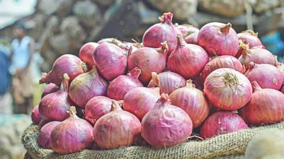 Ahead of Diwali, wholesale and retail prices of onion fall drastically, check rates 