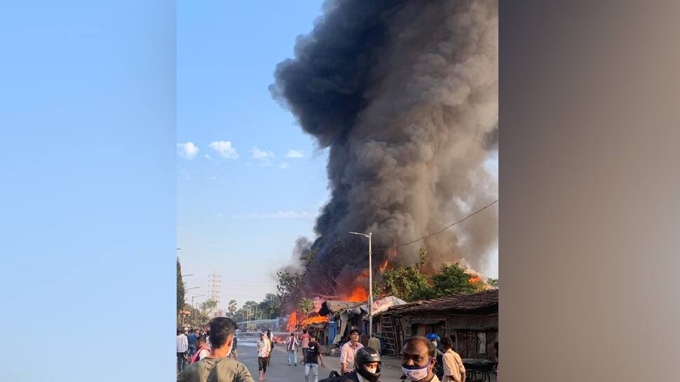 Massive fire breaks out in Kolkata&#039;s Topsia area, over 50 shanties gutted