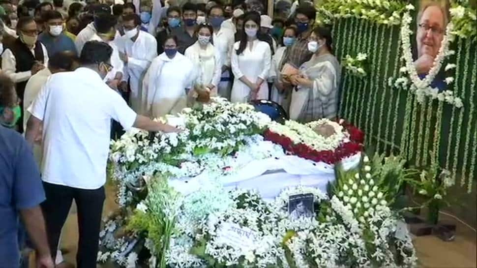 Veteran actor Soumitra Chatterjee cremated with full state honours in Kolkata