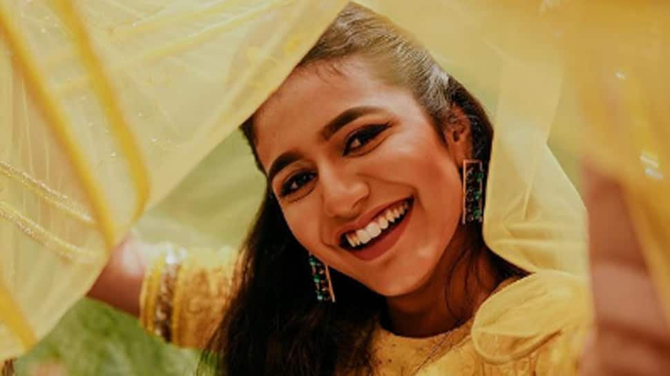 Wink girl Priya Prakash Varrier&#039;s singing Ranbir Kapoor&#039;s &#039;Channa Mereya&#039; with friends goes viral - Watch video