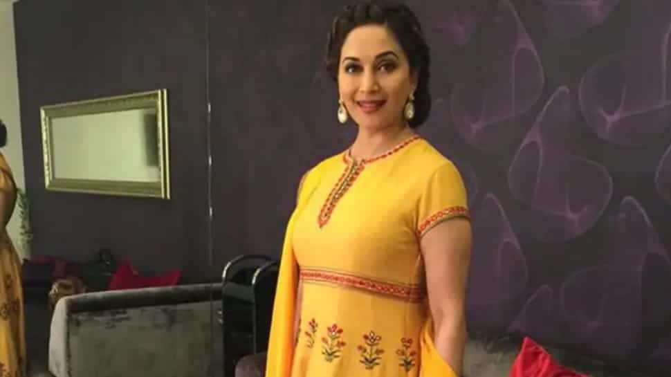  Madhuri Dixit impressed by video of Kiwi police officers dance on &#039;Kala chashma&#039;!