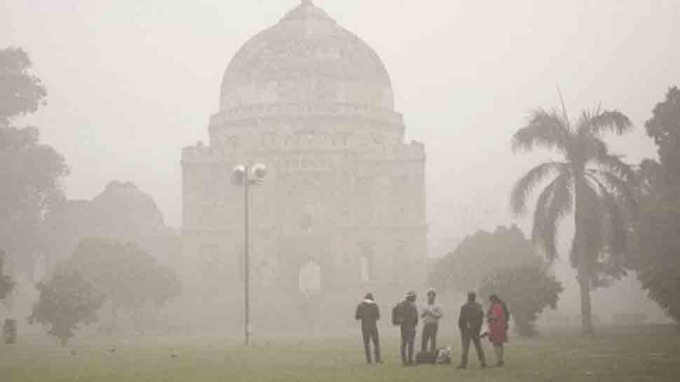 Cold wave sweeps Delhi; minimum temperature drops to lowest in 17 years; AQI stands in &#039;very poor&#039; category