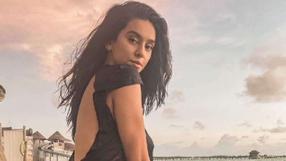 Shibani Dandekar is holidaying with beau Farhan Akhtar in Maldives, drops a smouldering bikini pic on Instagram!