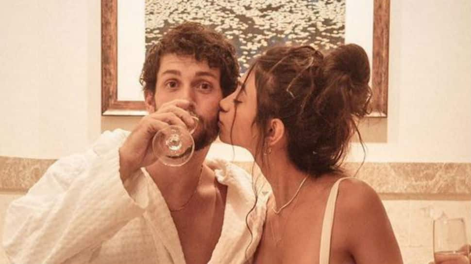 Ananya Panday&#039;s cousin Alanna Panday seals it with a kiss with boyfriend in this sizzling pic!