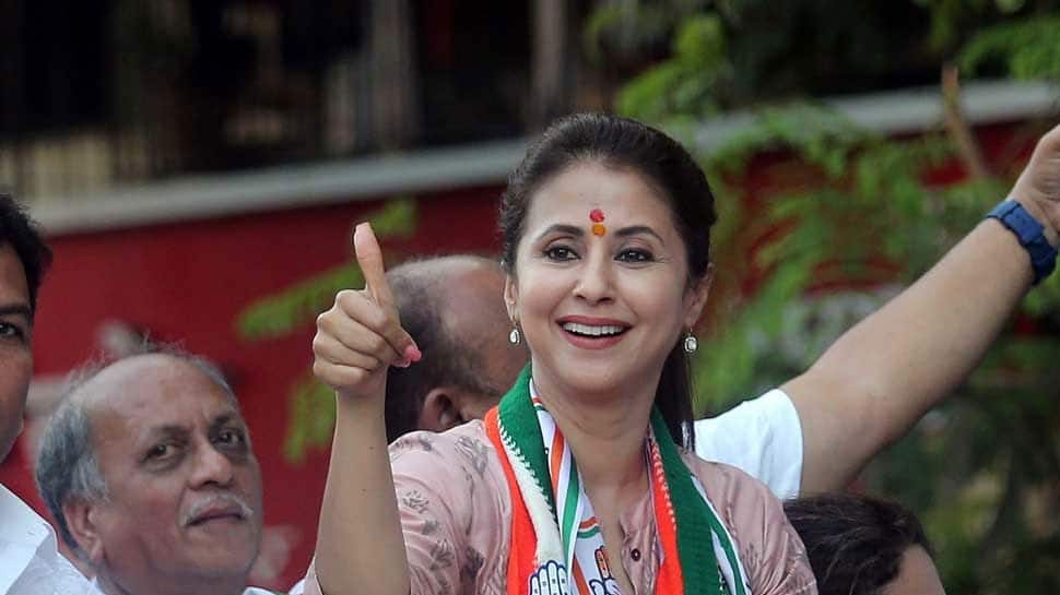 Urmila Matondkar: 'Rangeela' actor's brief political journey from Congress  to Shiv Sena | India News | Zee News