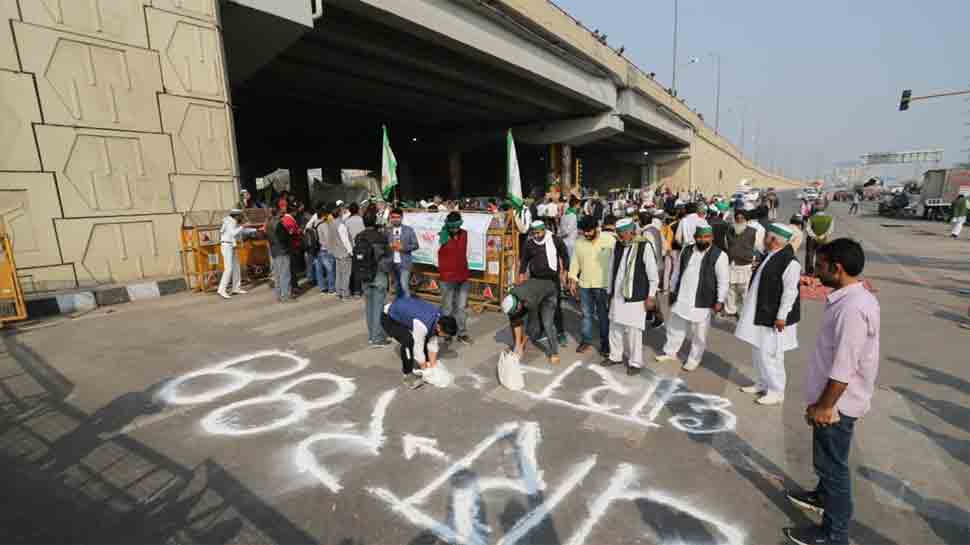 Delhi traffic update Dec 1: High traffic jam at GT Karnal Road, Mukarba Chowk; Delhi-Noida road opens