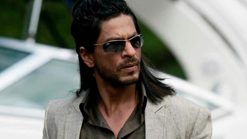 Shah Rukh Khan papped in city donning long hair, fans call it 'Pathan' look  - Viral pics! | People News | Zee News