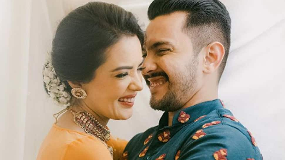 Aditya Narayan marries Shweta Aggarwal in Mumbai, first pics go viral!