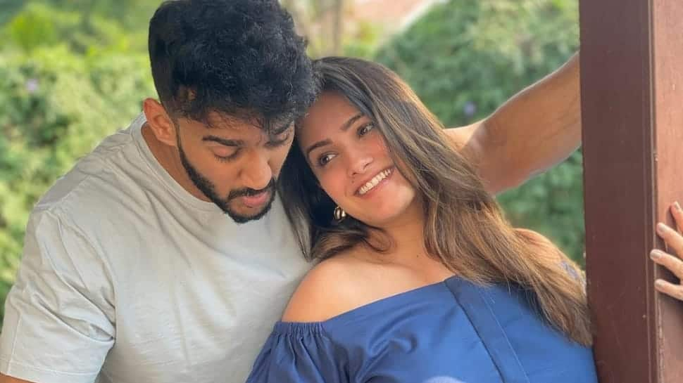 Mom-to-be TV actress Anita Hassanandani shares ‘Pati patni aur woh’ moment with husband Rohit Reddy