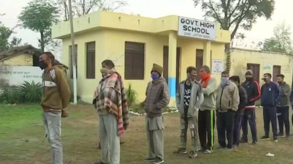 J&amp;K DDC election: Over 25 percent voters exercise franchise in initial hours of polling