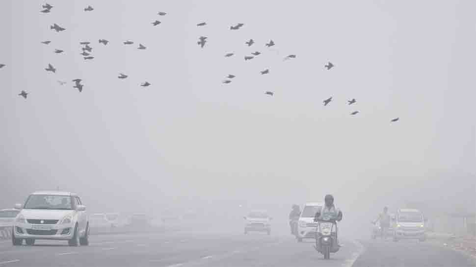 Moderate fog envelops Delhi, visibility affected, minimum temp falls below 10 degree Celcius