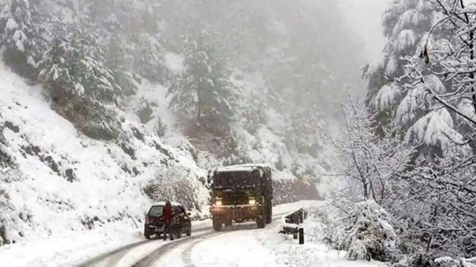  Jammu and Kashmir: Fresh snowfall causes closure of Srinagar-Leh Highway, Mughal Road 