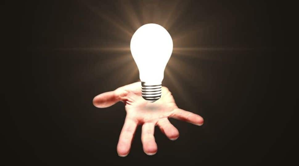 Bizarre! Thugs dupe Delhi businessman, sell ordinary bulb as &#039;magic lamp&#039; to him for Rs 9 lakh