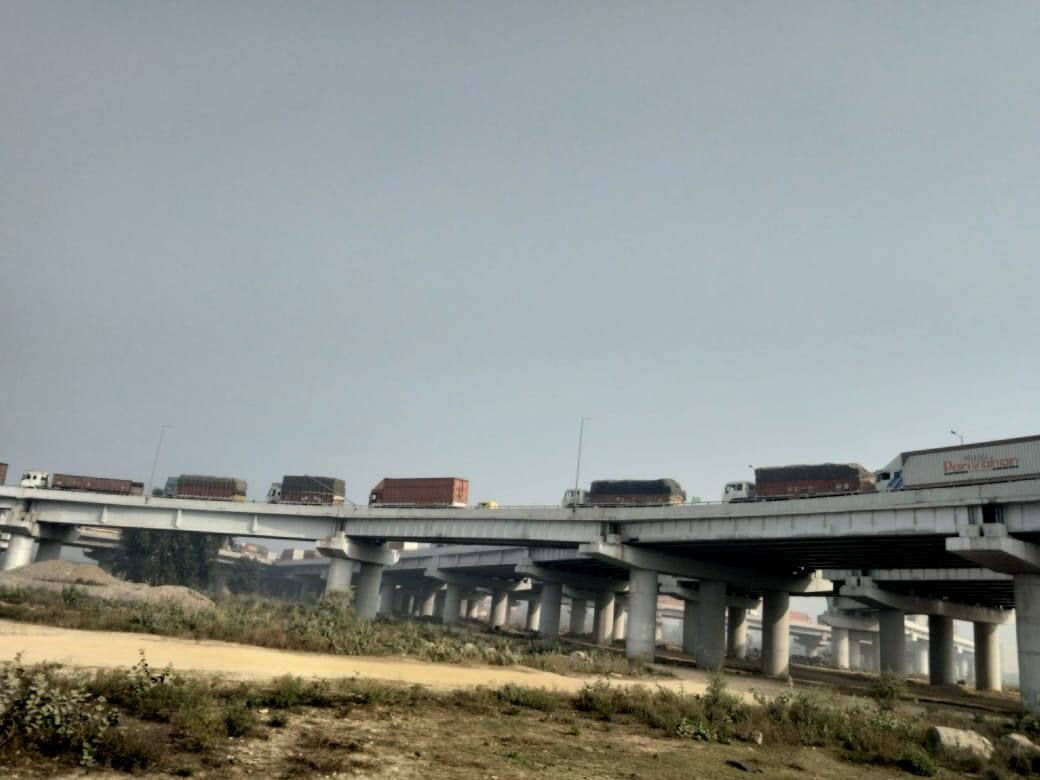 A massive traffic jam on the Yamuna Expressway at Kuberpur