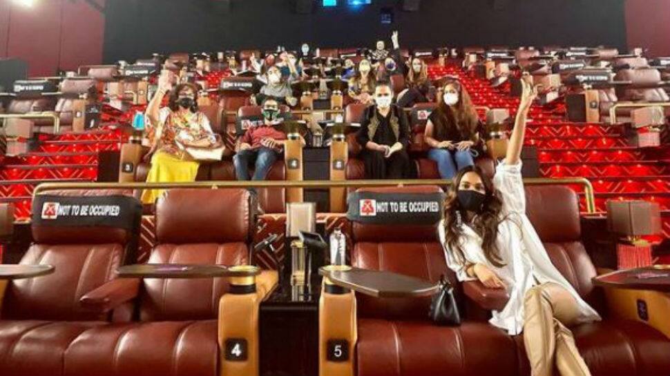Ahead of &#039;Indoo Ki Jawani&#039; release, Kiara Advani watches film with family in theatre, see pic