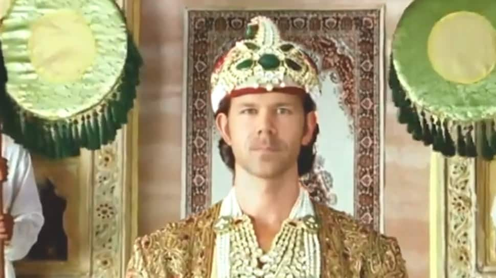 David Warner as Hrithik Roshan and Baahubali Prabhas? Watch these viral videos to believe your eyes!