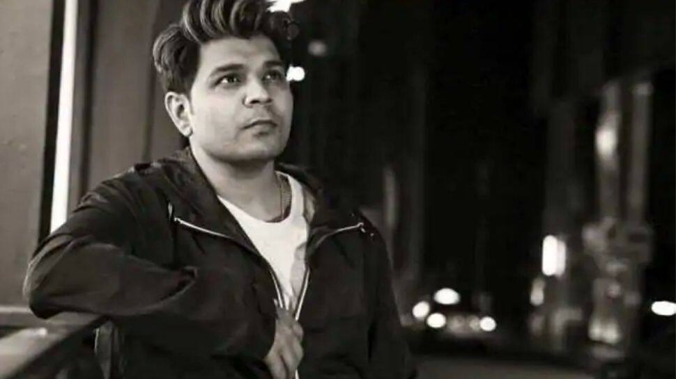 Singer Ankit Tiwari&#039;s Facebook account hacked; shares ordeal on Twitter