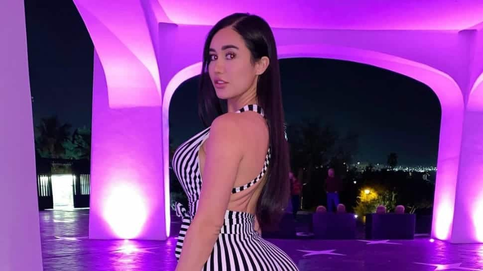 Latina with booty