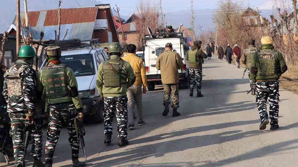 2 Lashkar terrorists surrender in Jammu and Kashmir&#039;s Kulgam; pistols, ammo seized