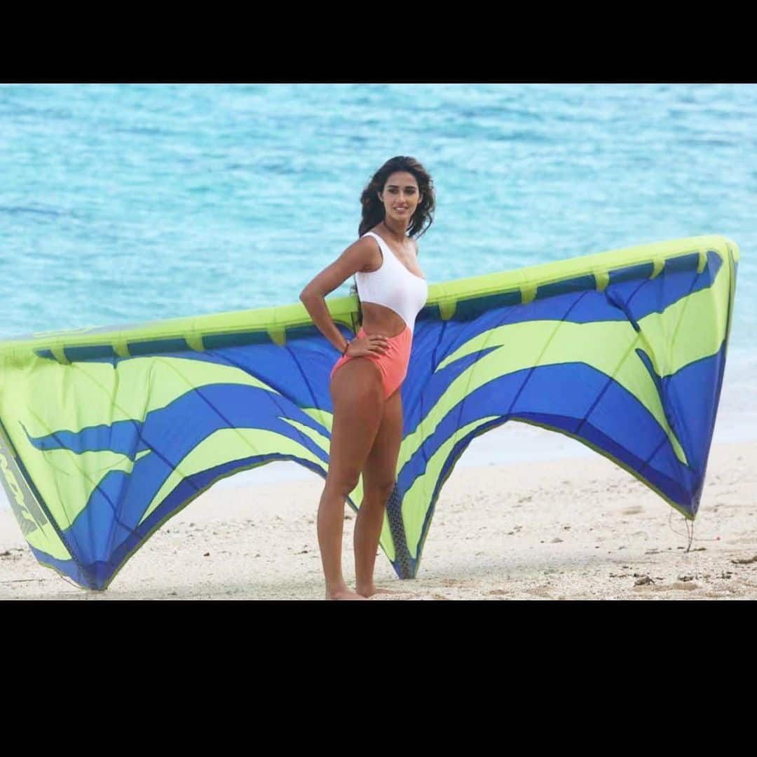 She is ready to soar to new heights in this dual coloured mono-kini