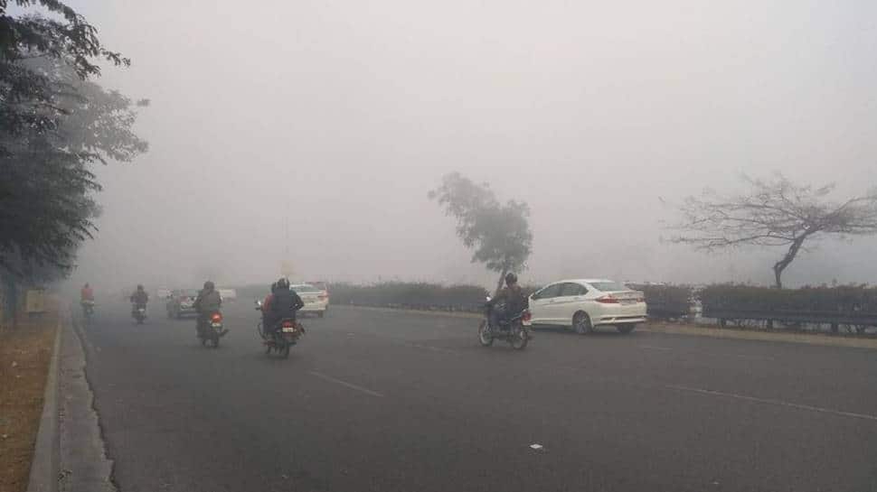 Dense fog engulfs Delhi-NCR, visibility reduced to 50 to ...