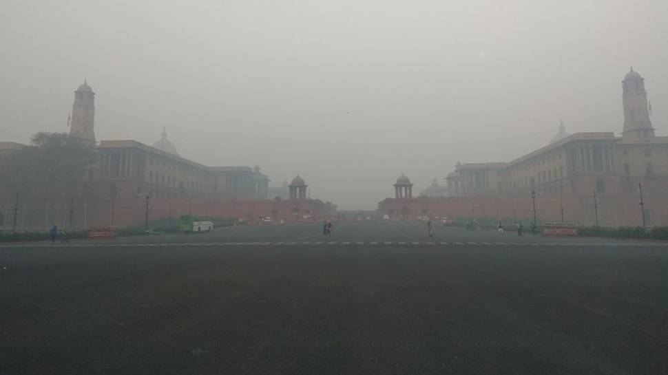 Dense fog engulfs Delhi-NCR, visibility reduced to 50 to ...