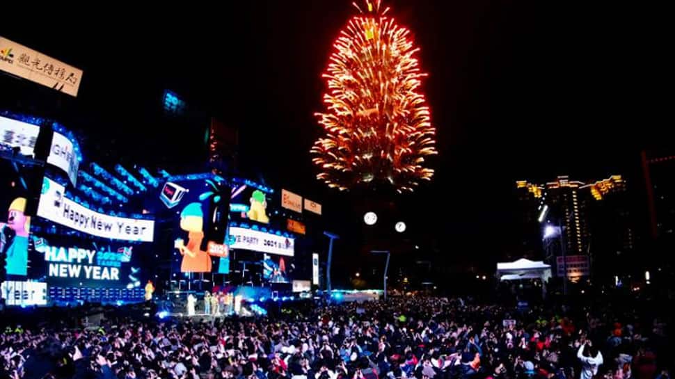 Fireworks launched in Taipei to celebrate New Year 2021