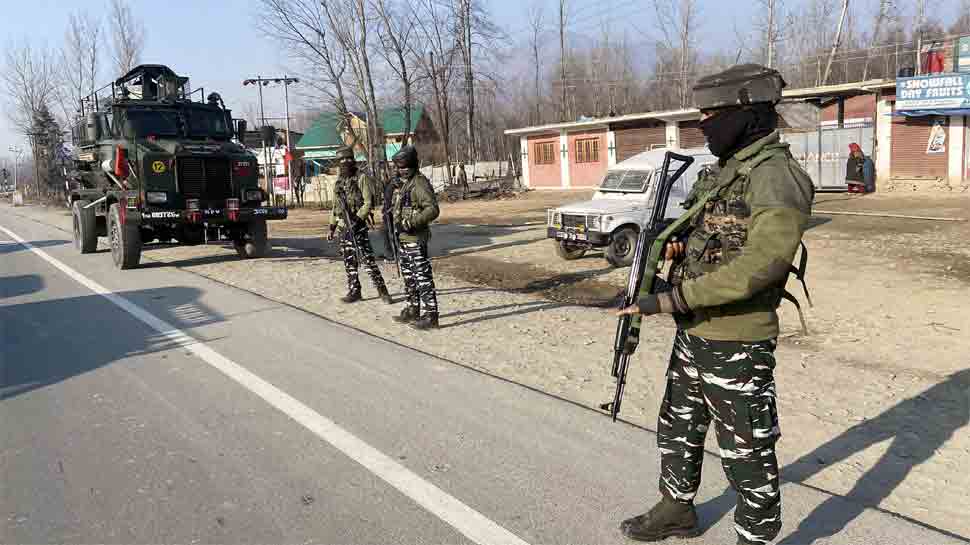 Terrorists hurl grenade at security forces at Tral bus stand in Jammu and Kashmir&#039;s Pulwama; several injured