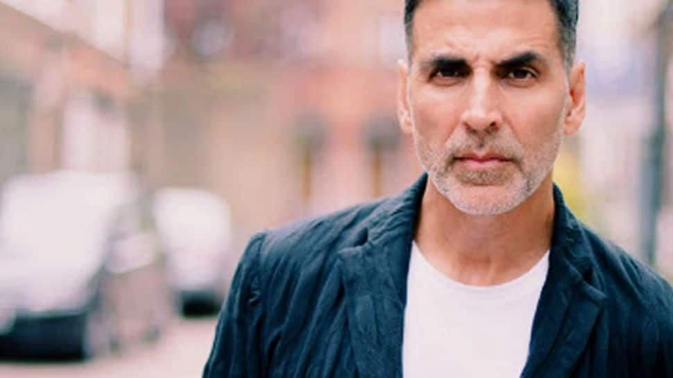 Akshay Kumar has a frog situation involving his phone- See post 