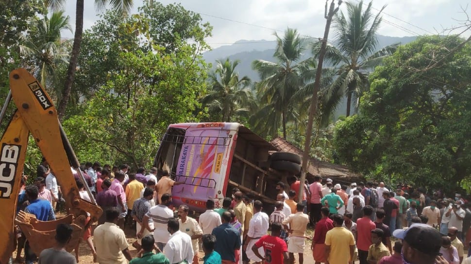 Wedding bus from Karnataka falls on house in Kerala&#039;s Kasaragod, 6 killed