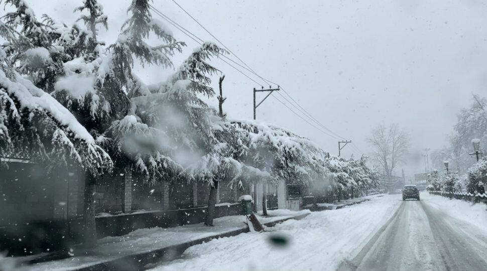 Heavy snowfall in Kashmir disconnects it from country; major highways, air traffic disrupted