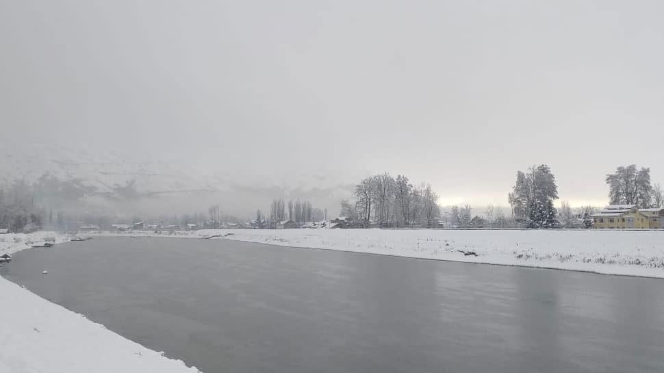 Fresh snowfall in Srinagar & Kashmir Valley