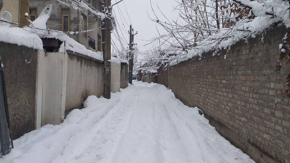 Fresh snowfall in Srinagar & Kashmir Valley