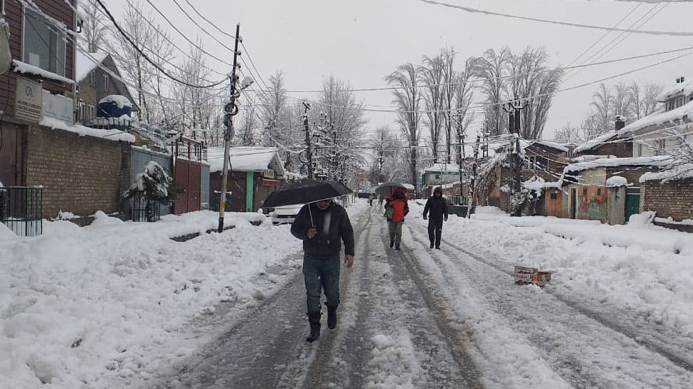 Fresh snowfall in Srinagar & Kashmir Valley