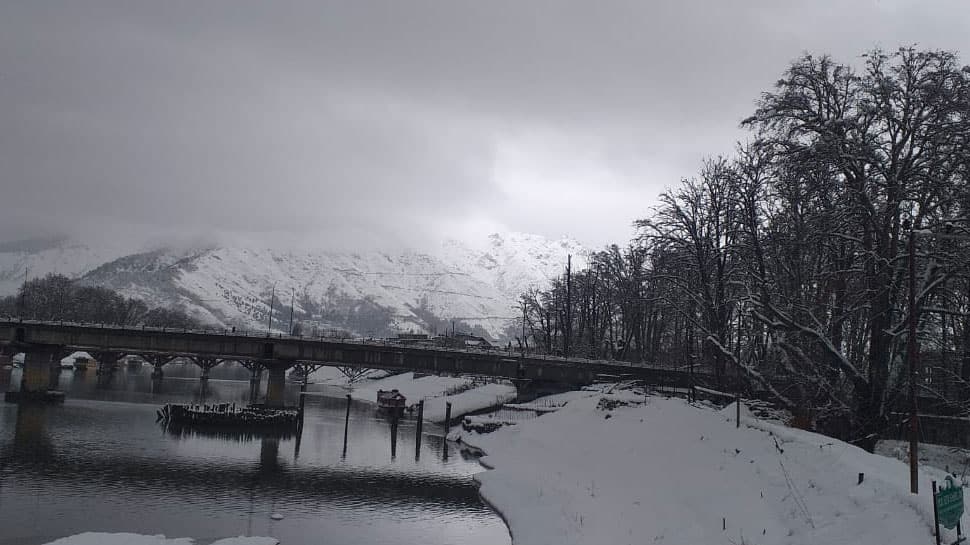 Fresh snowfall in Srinagar & Kashmir Valley