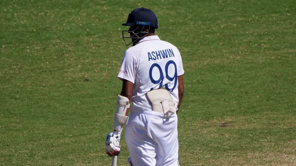 Ravichandran Ashwin with his chest pad at the SCG.