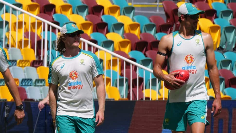 Will Pucovski (left) and Mitchell Starc arrive for a training session at the Gabba. (Photo: cricket.com.au)