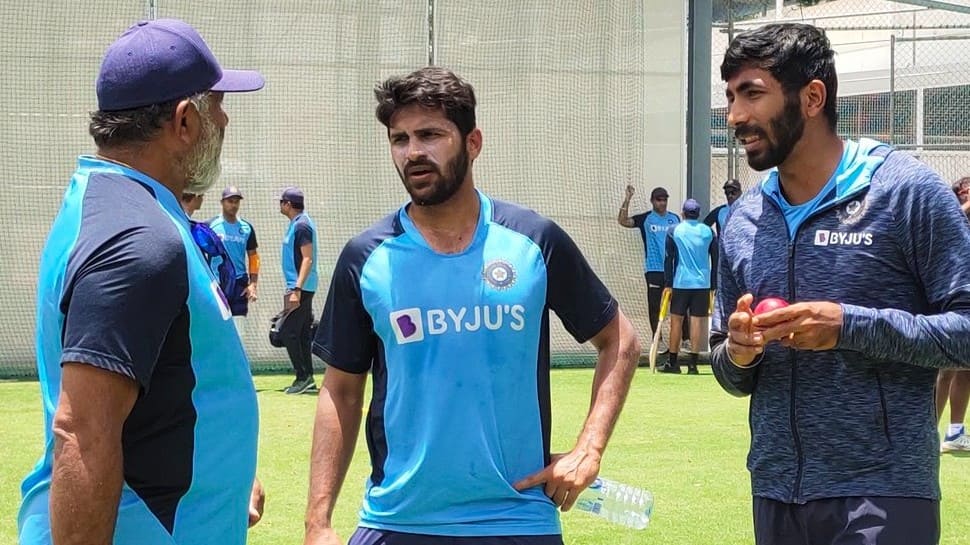 Bowling coach Bharat Arun (left) chats with Shardul Thakur and Jasprit Bumrah. (Photo: BCCI)