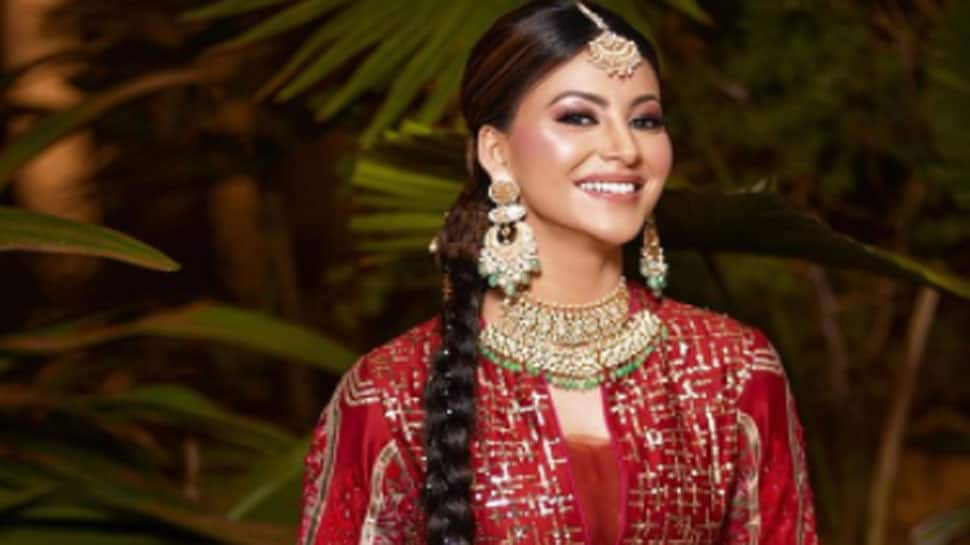 Urvashi Rautela&#039;s desi look surprises fans, video hits viral button - Watch