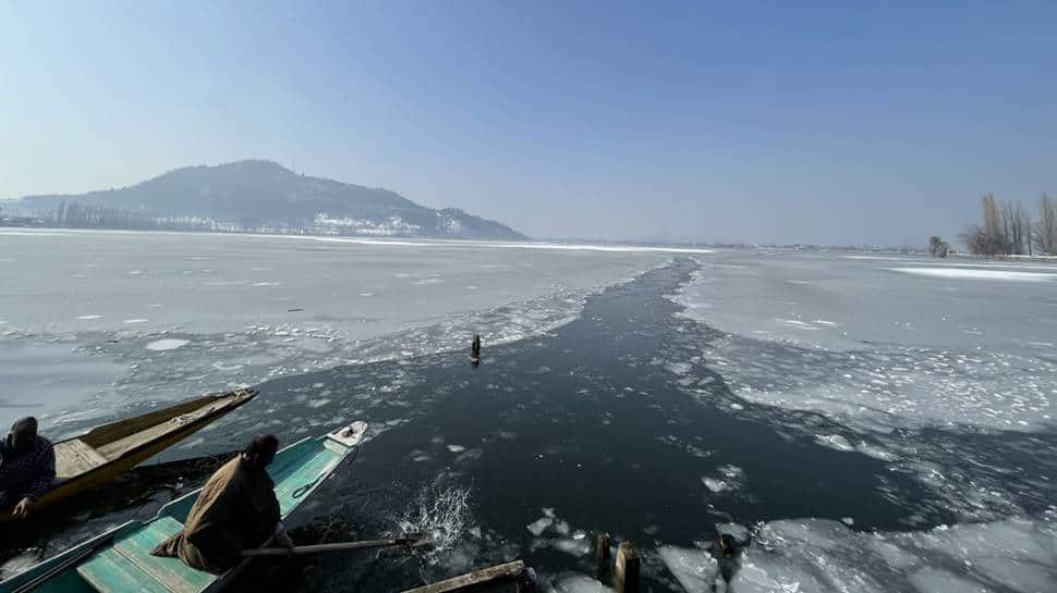 Srinagar witnesses coldest night in 25 yrs with minimum temperature at minus 8.4 degrees Celsius