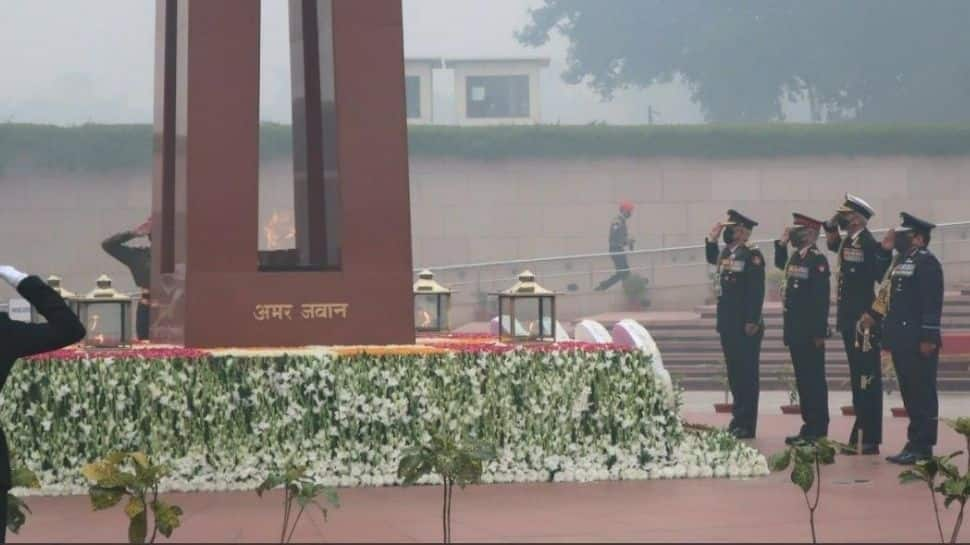 CDS, Army chief, Navy Chief and Air Force chief lay wreath at National War Memorial