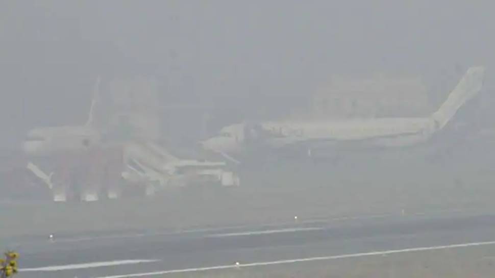 Dense fog delays several flights, trains to and from Delhi 