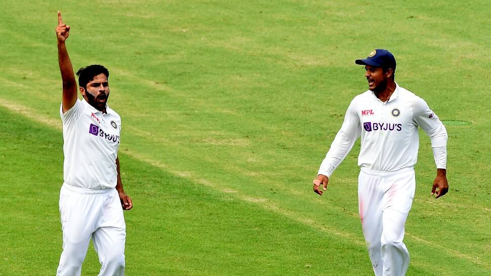 Shardul Thakur exults after picking up a wicket on the fourth day. (Source: Twitter)