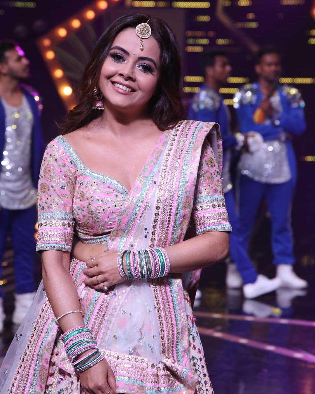 Devoleena looks pretty in pink