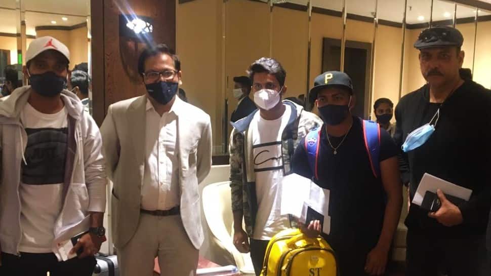 Stand-in skipper Ajinkya Rahane (from left), Shardul Thakur and Prithvi Shaw seen with head coach Ravi Shastri. (Source: Twitter)