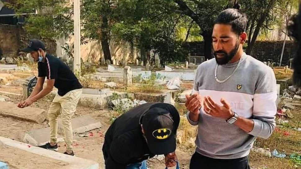 IND vs AUS: Mohammed Siraj drives straight to father&#039;s grave after landing in Hyderabad  